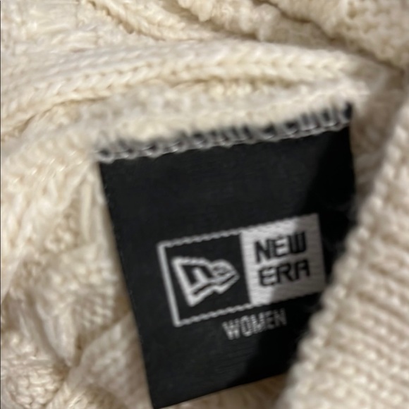 New Era Womens Cream Knit Beanie with Red Logo Boston Red Sox - Picture 3 of 3